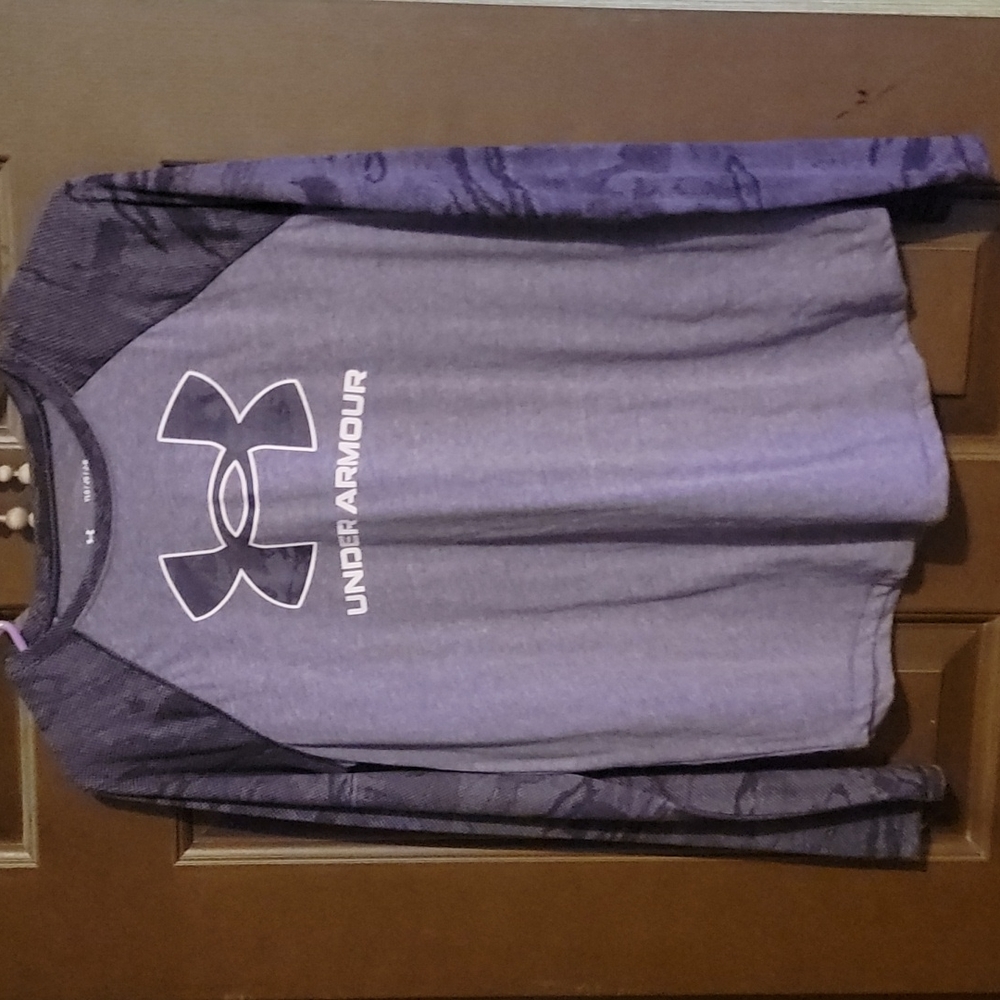 Girls underarmor long sleeve shirt